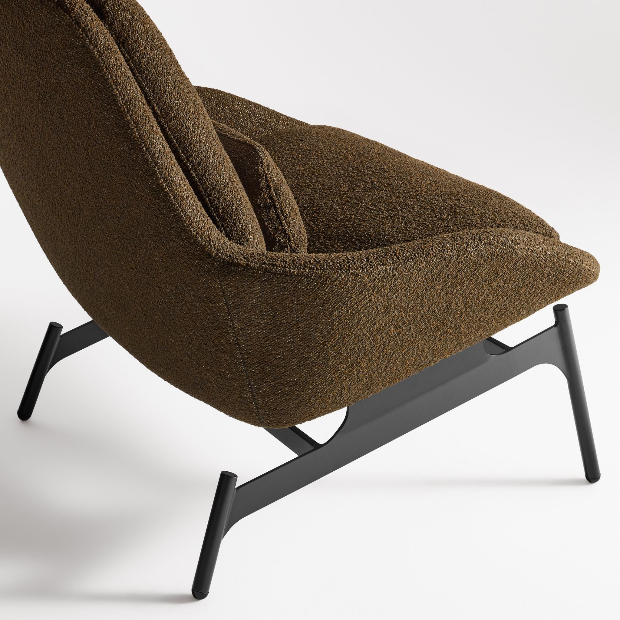 Field Lounge Chair
