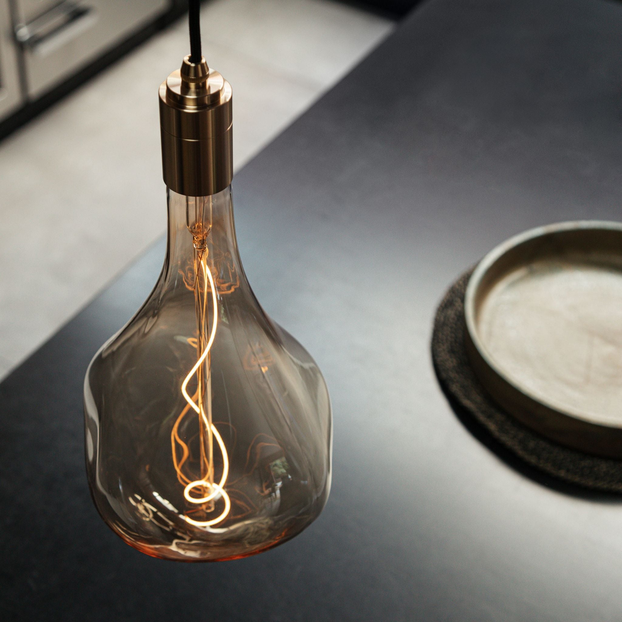 Pendant with Voronoi Bulb - Valley Variety